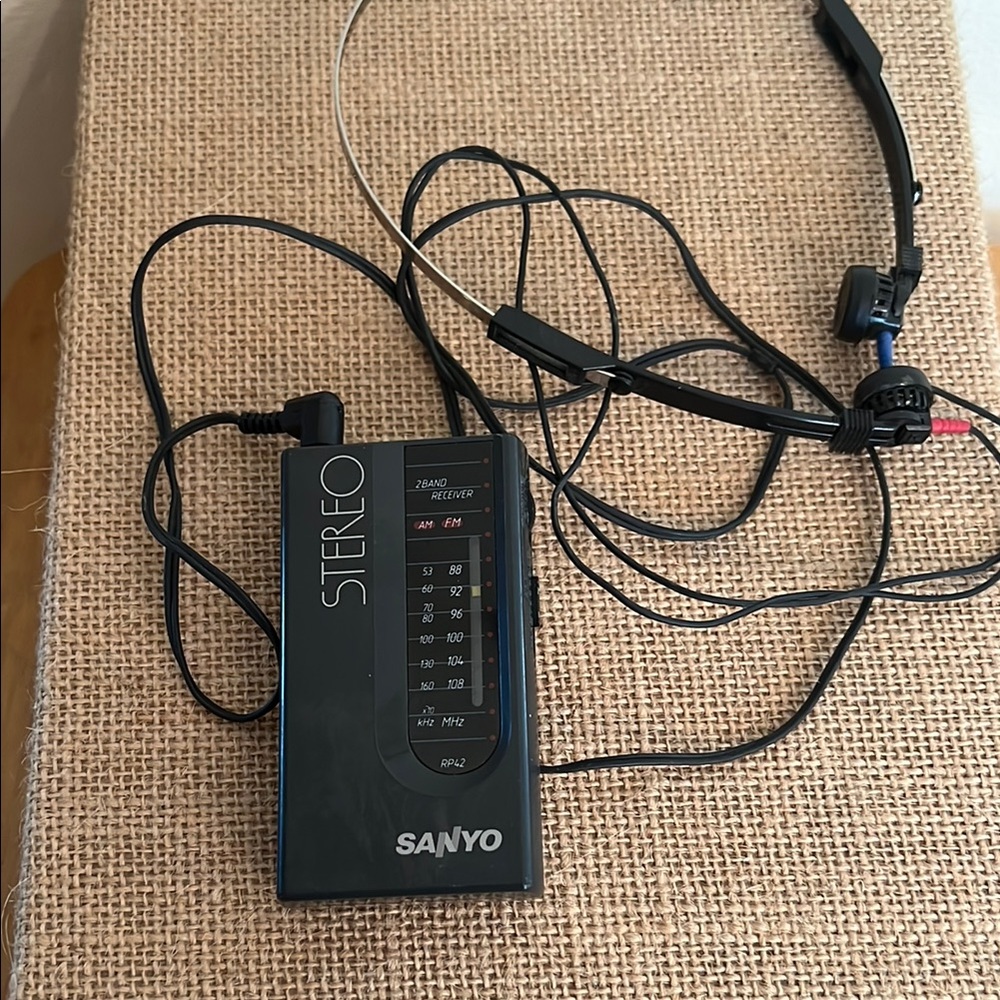 Rare mini Sanyo Black Stereo AM/FM Radio Receiver with headset.